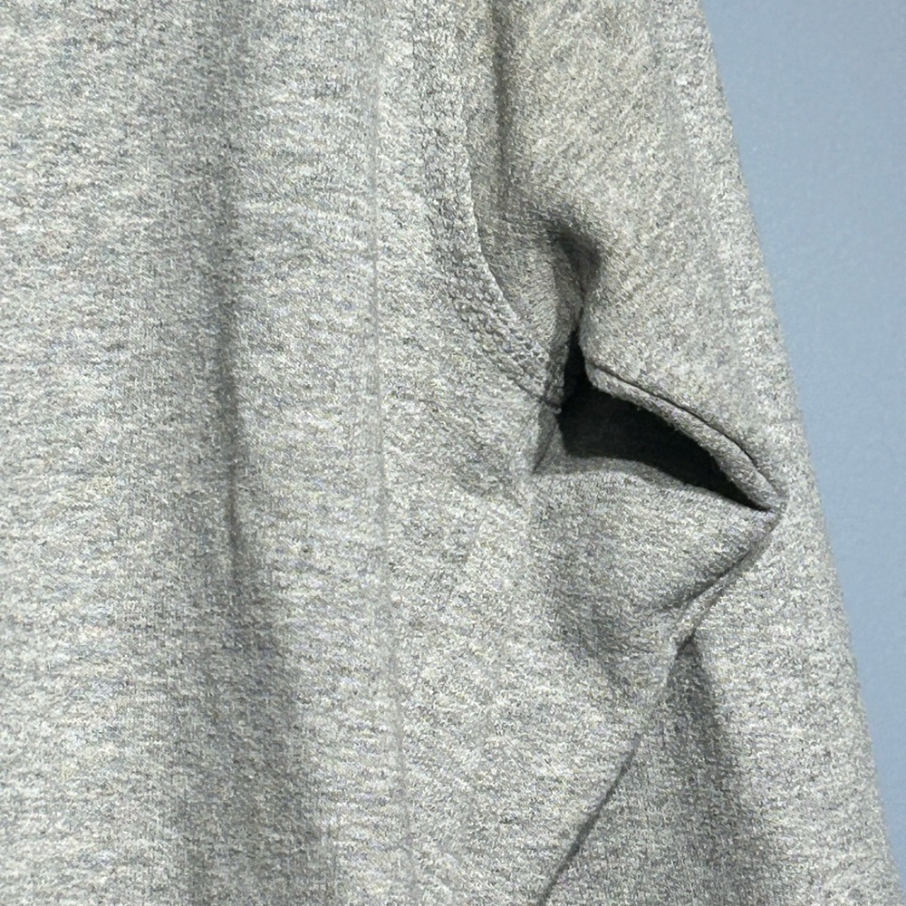 Champion Men’s Crewneck Sweatshirt - Size M - Gray Logo Pullover, Authentic - Picture 4 of 7